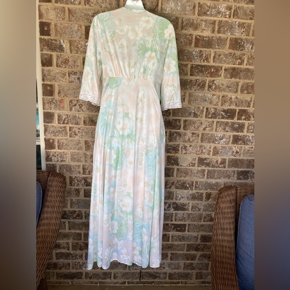 2 Piece Vintage CHEVETTE Nightgown Robe Floral Size M/L ILGWU - Picture 2 of 15